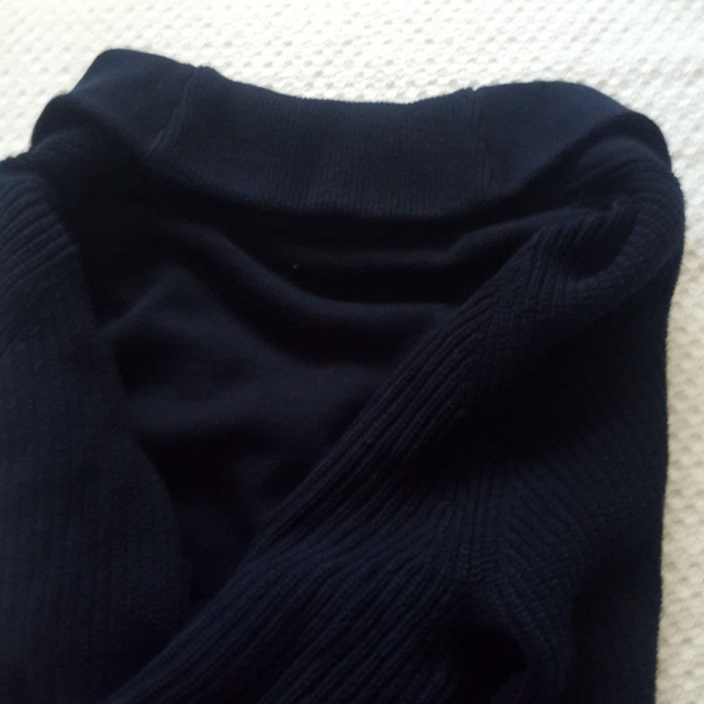 Express Sweater - Picture 7 of 7